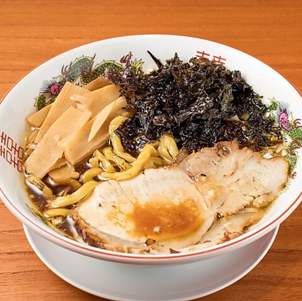 〆やもう1品欲しい時にぴったり！もちもちの太麺とあっさりスープが特徴の「中華そば」は979円(税込)