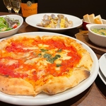 ピッツァやパスタなど、イタリアンシェフが作る本格的な料理がリーズナブルに楽しめます。