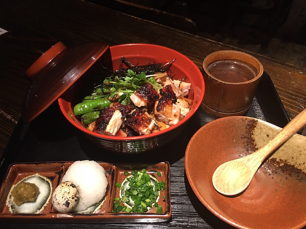 人気メニュー【とりまぶし】うなぎのひつまぶしのように食べる新名物の登場です♪