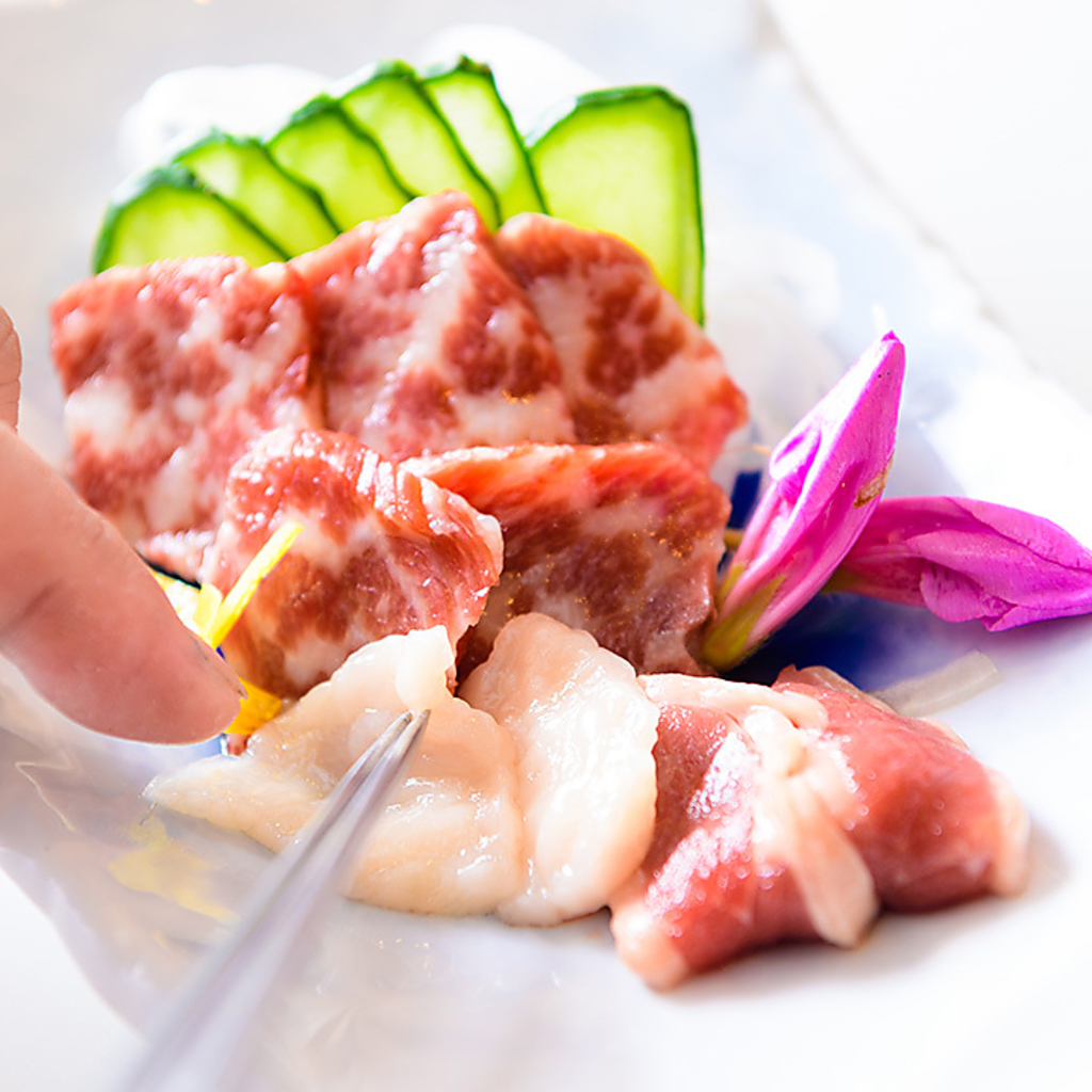 定番の馬刺しは地元ならではの新鮮かつ濃厚◎