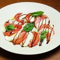 トマトとモッツァレラチーズのカプレーゼ