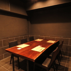 《完全個室》扉もついた完全個室となっておりますので、完全プライベート空間でお食事を楽しむことができます。