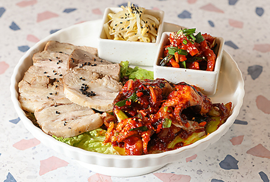 【韓国料理 ホンデポチャ 横浜西口店】