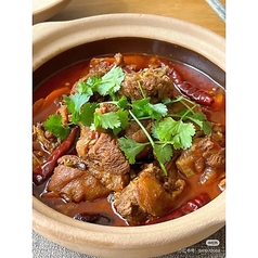 トマトと牛バラ肉、ジャガイモの煮込み/羊肉の醤油煮込み/ラムチョップのあっさり煮込み