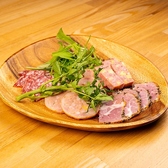 お酒に合うミートの盛り合わせをご用意!お酒との相性は◎。