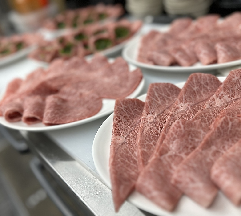 神戸市場よ厳選したお肉を提供してます。