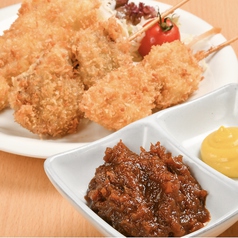 日本一うまいと思ってるソースで食べる串カツ（豚ヘレ/まぐろ）