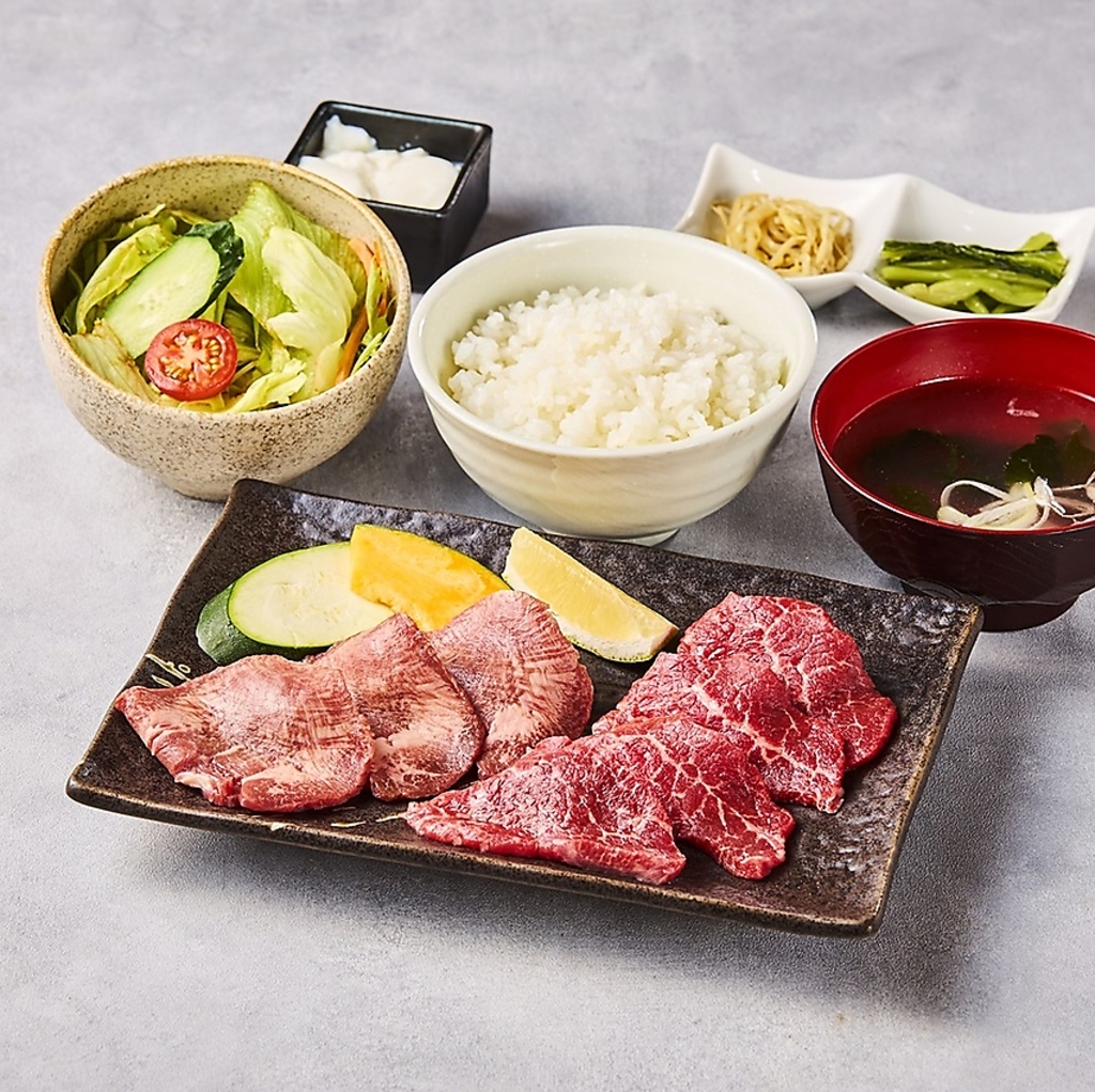 ランチタイム限定のお得なセットメニューもございます。お気軽にご来店くださいませ。