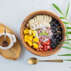 【9月からの新メニュー】結婚式場のパティシエが手掛けるオリジナルアサイーボウルの写真