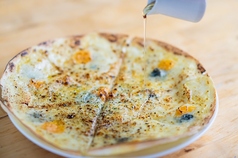 4種チーズのクリスピーピザ