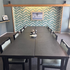 プライベートを重視した個室を完備しており、大切な方との会食や接待、ご親族での集まりに最適です。周囲の視線を気にすることなく、ホテルの板前が作る和食を心ゆくまで堪能できるのが魅力。隠れ家のような静かな空間で、道後の地酒をゆっくりご堪能下さい。