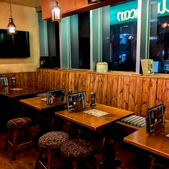 広々した窓で眺めも良く、ゆったりとした気分でお楽しみいただけます。