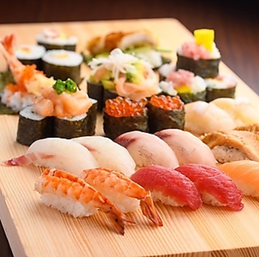 週末限定で「お寿司」もお楽しみいただけます☆鮮度抜群のネタでご提供しますので、箸もお酒も進む♪