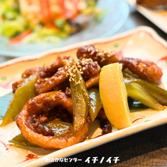 三陸産茎わかめとイカのガーリック醤油炒め