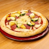 焼きたてのピザもございます。種類も豊富にご用意しており、1100円~1500円(税込)でお愉しみいただけます♪