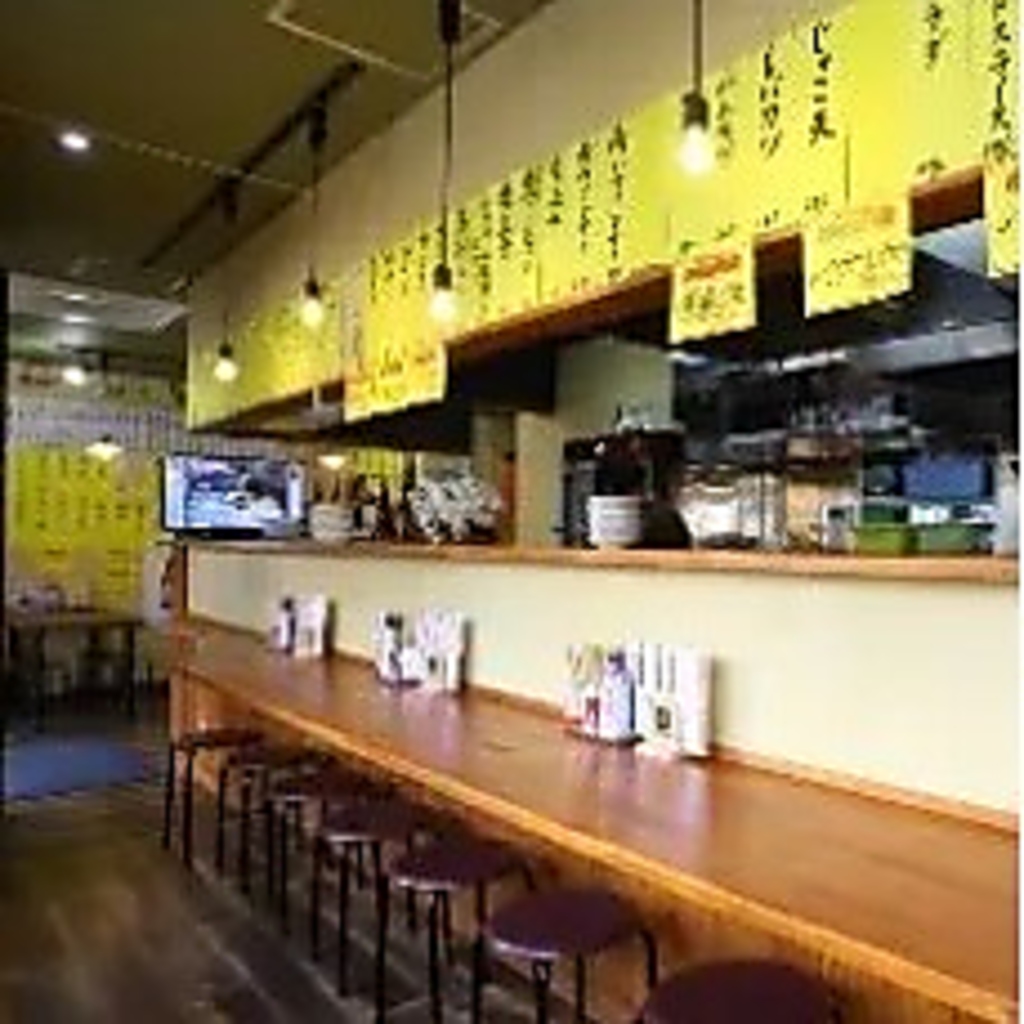 会社帰りにサクッと一杯飲むならカウンター席がおすすめです！勿論お一人様でも気軽に楽しめますよ♪