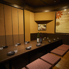 【掘りごたつ席】掘りごたつで足を伸ばして楽々です！歓迎会、送別会、会社の集まり、親族のお食事、同窓会、保護者のお集まり、オフ会、二次会など幅広くご対応いたします◎