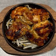 鶏もも肉の鉄板焼き