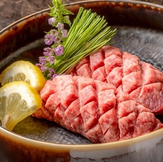炭火焼肉 にくまる すすきの店の特集写真