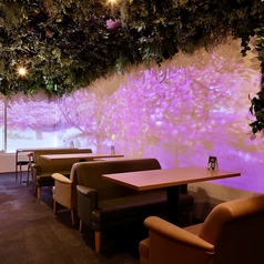 ゆったり座れるソファ席も♪