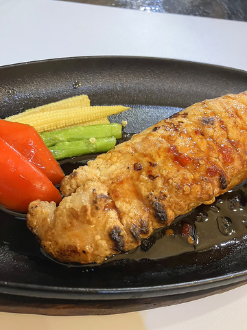 多様なジャンルで楽しめる街のダイニングバー！カクテルも種類豊富でお酒も◎