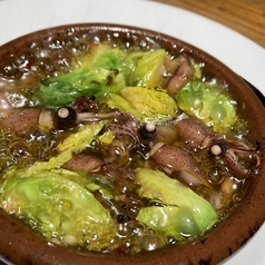 ホタルイカと芽キャベツのアヒージョ