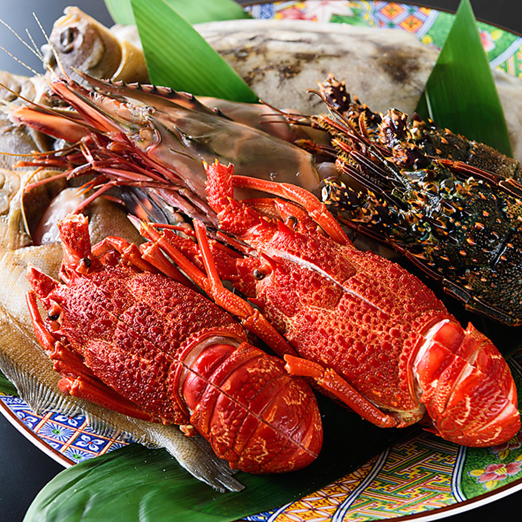 鮮度抜群のお造りもお楽しみいただけます。新鮮な魚介・素材をお楽しみください。