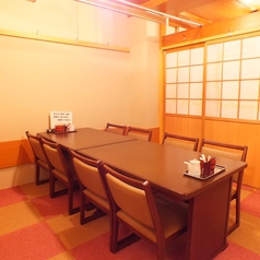 歴史のある金太桜鮨では個室のご用意も。デートや接待、ご家族でとお食事をゆっくりと味わえる空間です。