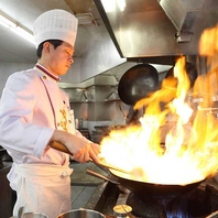 炎を操る職人技：中華料理の真髄