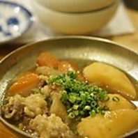 店名にも冠する自慢の逸品♪とろける美味さ！煮込み料理