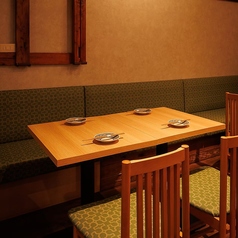 【2名～4名様向けテーブル席】接待・女子会・合コン等におすすめのテーブル席です。
