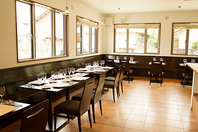 幅広いシーンに対応する落ち着いた空間