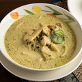 料理メニュー写真&nbsp;【ママのおすすめ】グリーンカレー＆カオ スープ付（タケノコとチキン青唐辛子のカレー）