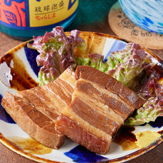 浪花の町でもてなす沖縄料理をおばんざいスタイルで◎