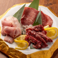 馬刺し盛り合わせ　３種