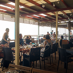 「ルアナハレ」は団体貸切もOK！目の前に広がるオーシャンビューをひとりじめできる贅沢空間は、会社の打ち上げや友達とのパーティーにぴったり。BBQもドリンクも充実で、盛り上がること間違いなし！人数やシーンに合わせたプラン提案もできるので、気軽にご相談ください！夏の思い出は“貸切ルアナ”で決まり！