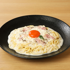 濃厚チーズソースのカルボナーラ