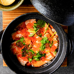 鮭といくらを贅沢に味わう土鍋炊きご飯