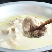 【絶品スープの水炊き】当店の『水炊き』は、淡路鶏の鶏ガラを8時間かけて作った絶品の白濁スープ！是非ご賞味あれ◎