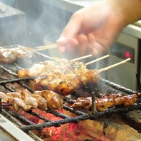 炭火で焼き上げる焼き鳥は絶品！炭の香りと×鶏肉◎