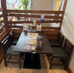 温もりあふれるウッド調の店内で、ステーキやハンバーグをご堪能ください♪