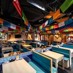 2名様で座れるテーブル席が5席ございます。