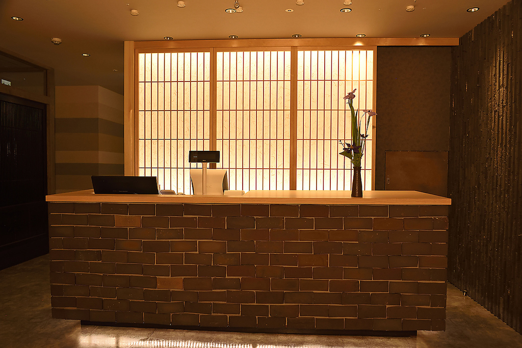 3階のエレベーター降りると、和の風情溢れるエントランス・・・