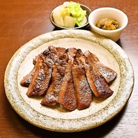 店内で3日間熟成させて仕上げる、こだわりの牛タン料理