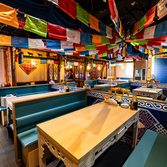 6名様で座れるテーブル席が7席ございます。