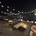 当店のテラス席は、季節によって異なる楽しみ方ができます♪夏にはビアガーデンとして、開放感あふれる空間でBBQを満喫いただけます！冬にはテント個室席に変わり、暖かい空間でゆったりとお過ごしいただけます◎
