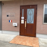 隠れ家のようなカジュアルビストロ