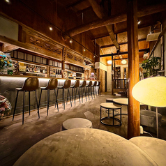 カウンターが10席でご用意ごゆっくり。