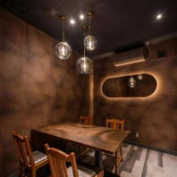 落ち着けるシックな空間の個室