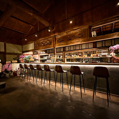 カウンターが10席でご用意ごゆっくり。